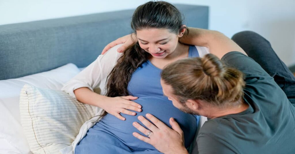 Posisi Bercinta Saat Hamil 8 Bulan